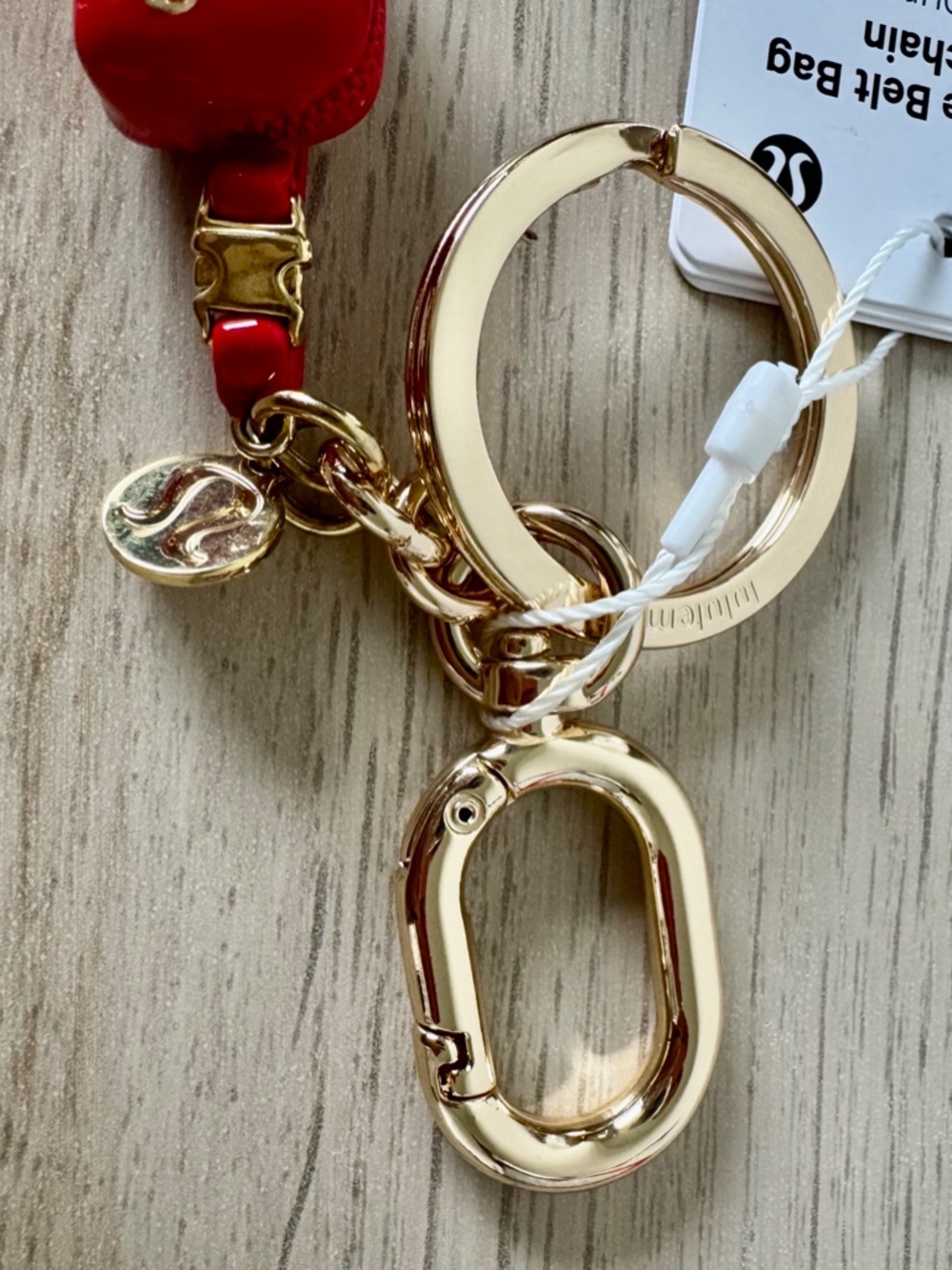 Lululemon Everywhere Belt Bag Red Charm Keychain Keyfob NWT Bag attachment NEW - Picture 3 of 6